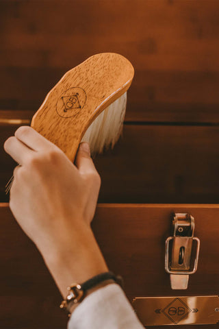 Stajenny kufer na szczotki