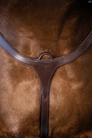 Dyón Brösta Med Lång Brygga New English