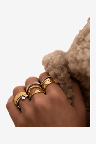 Get The Gallop Ring Sharktooth Smal